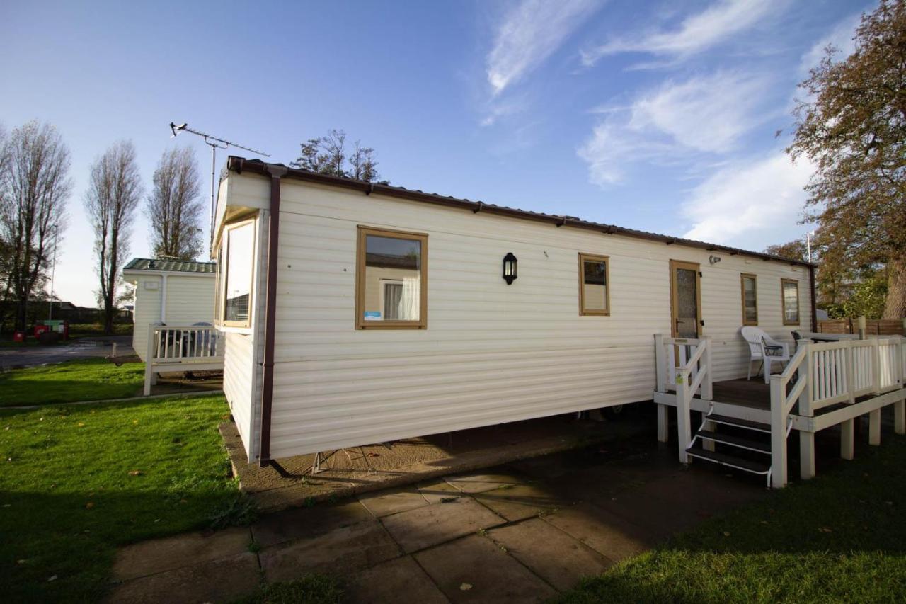 8 Berth Caravan At Manor Park Free Wifi