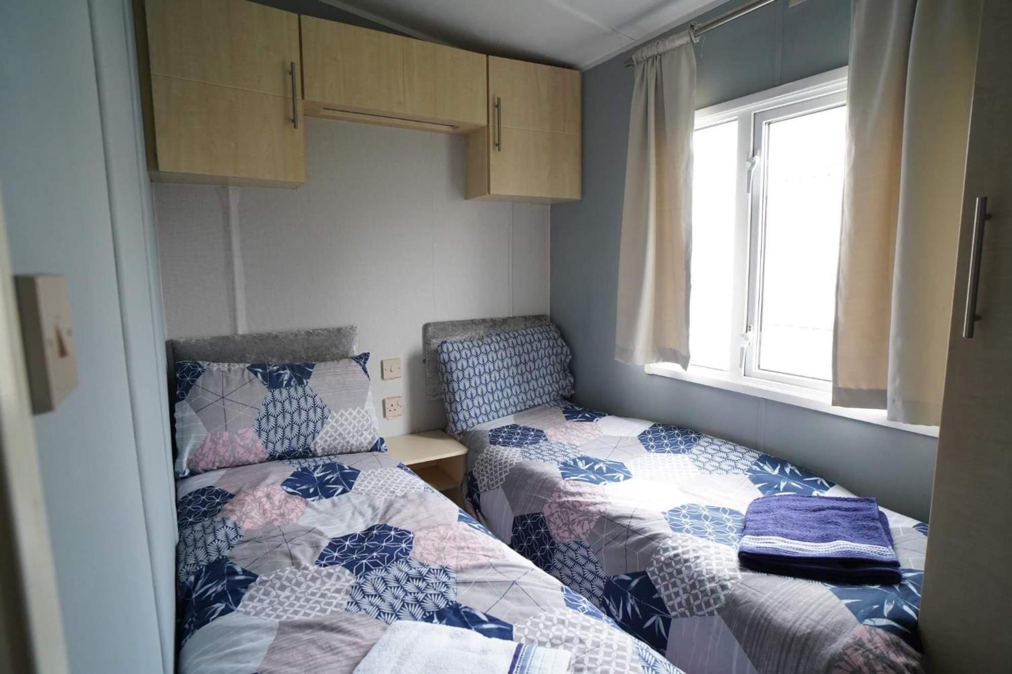 Chalet 8 Berth Caravan At Manor Park Free Wifi *