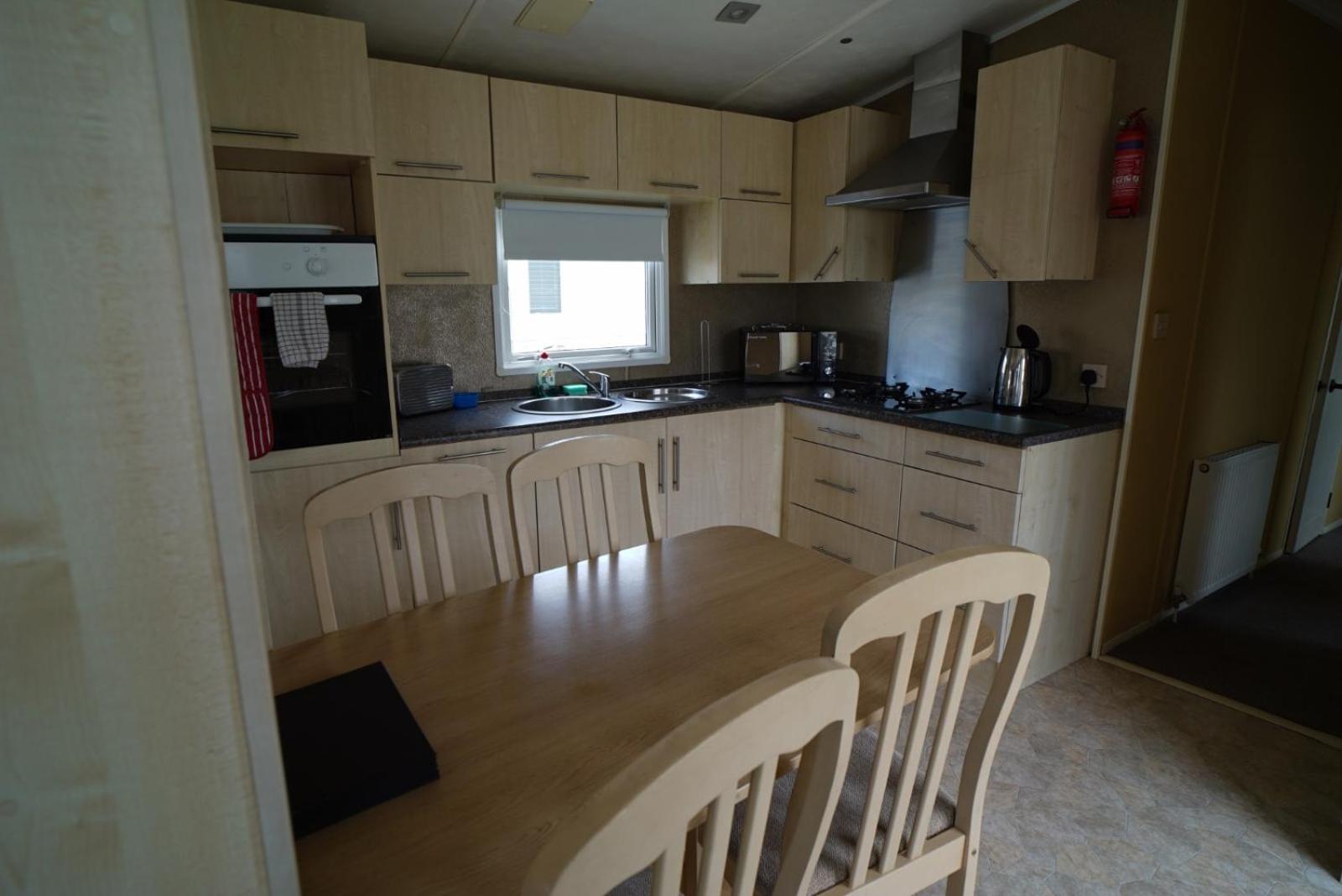 8 Berth Caravan At Manor Park Free Wifi Chalet *